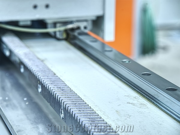 Brembana Aquatec: 3- and 5-axis hydro-abrasive waterjet cutting system