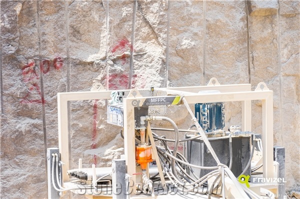 Column Down the Hole (DTH) Drilling Machine - NADIR