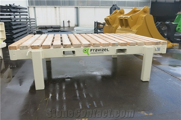 CUTTING TABLE