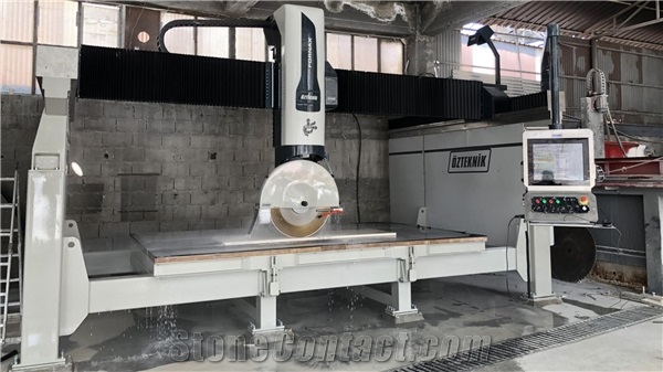 OZKKM 5 Axis / FORNAX 900 Monoblock CNC Bridge Cutting Machine