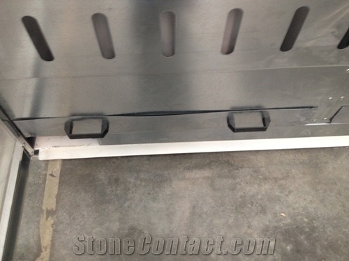 Dust extraction booth for dry marble dust