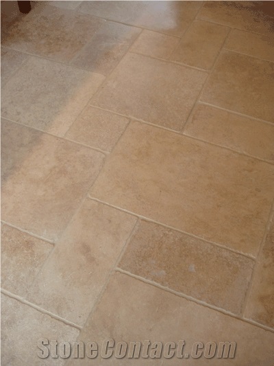 Ivory Beige Cobble Travertine
