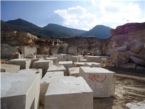 Medium Travertine Blocks, Turkey Beige Travertine