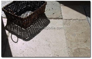 Romano Travertine Versailles Pattern