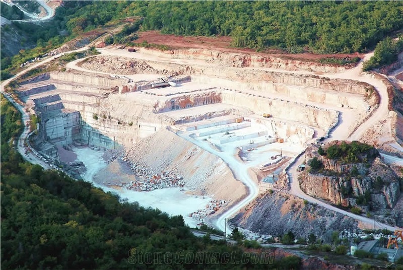 Comblanchien Quarry, Rough Blocks