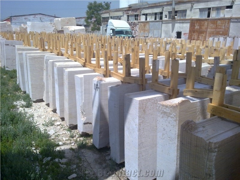 Light Cream Travertine Slabs