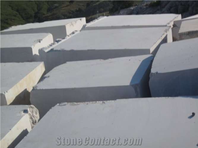 Mersin Medium Travertine Blocks, Turkey Beige Travertine