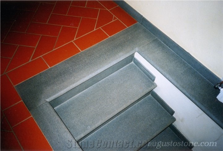 Pietra Di Matraia Sandstone Stair, Grey Sandstone