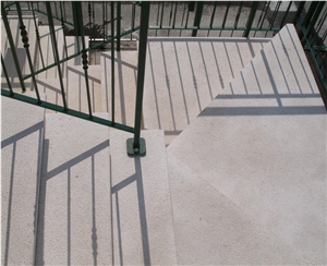 Aurisina Chiara Bush-Hammered Stairs, Beige Limestone Stairs