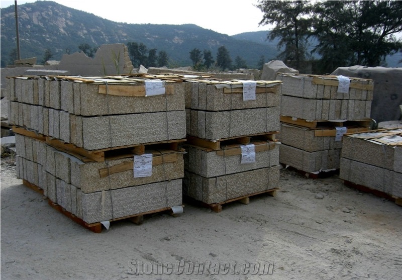 Kerbstone in Stock
