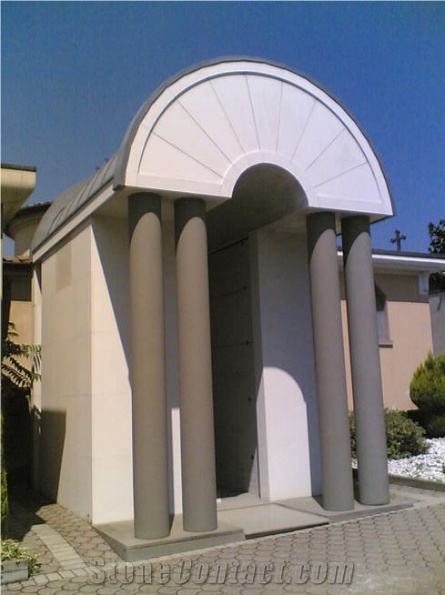 Esempio Di Cappella Funeraria, Grey Granite Mausoleum, Columbarium