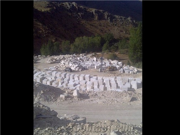 Orient White Travertine Blocks