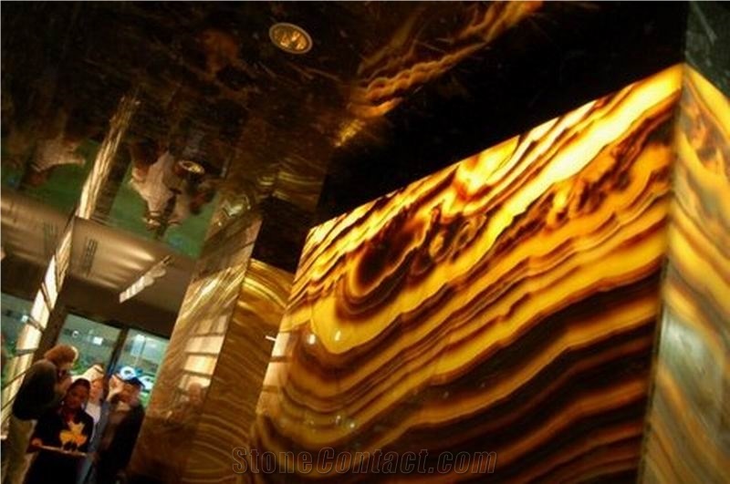 Backlit Onyx Glass Niche Wall (J100)
