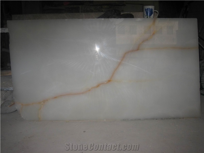 Backlit White Onyx Bar Top (J067)