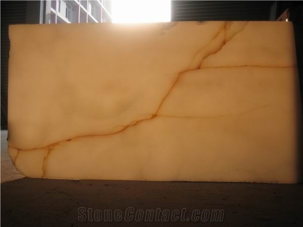 Backlit White Onyx Bar Top (J067)