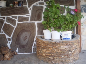 Lolova Gneis, Brown Quartzite Flagstone