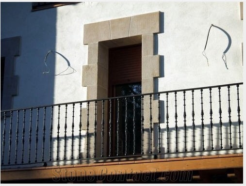 Tafalla Sandstone Door Frame, Beige Sandstone Door Frame
