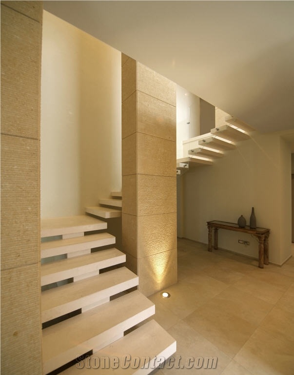 Pietra Di Vicenza Chiara Limestoone Stairs, Pietra Di Vicenza Chiara Beige Limestone Stairs