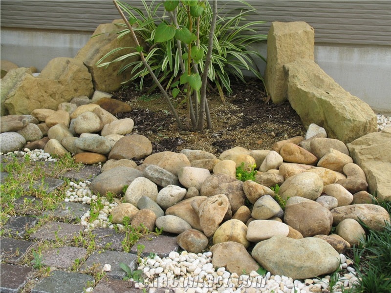 Yellow Granite Pebble Stone