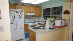 Silver Moon Granite Kitchen Countertop with Wheat Maple Cabinet, Silver Moon White Granite Kitchen Design
