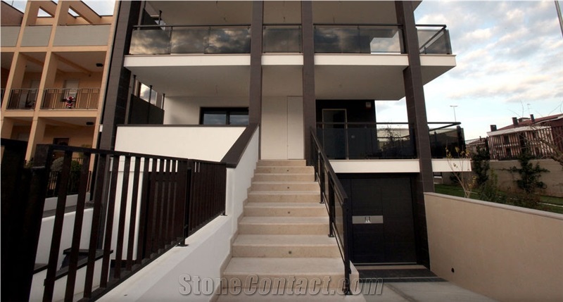 Pietra Apricena Fiorito Limestone Stairs, Apricena Fiorito Beige Limestone Stairs