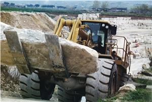Travertino Romano Oniciato Travertine Block, Italy Beige Travertine