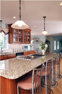 Polished New Venetian Gold Granite Countertop, Cooktop in Raised Bar