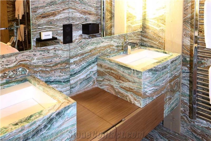 Onice Smeraldo (Vein Cut) Bathroom Design