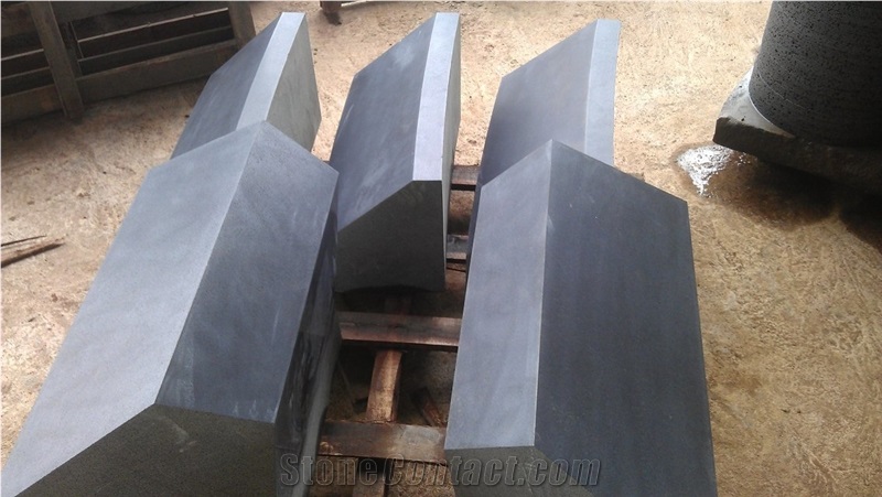 China Bluestone / Black Basalt Curbstone / Kerbstone / Kerbs / Curbs 