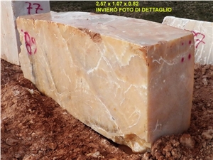 Onix Ambar Rey