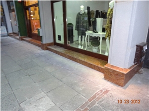 Execution Of Granite Stone Plinth Colonial Gold, Yellow Granite Window Sills, Doors