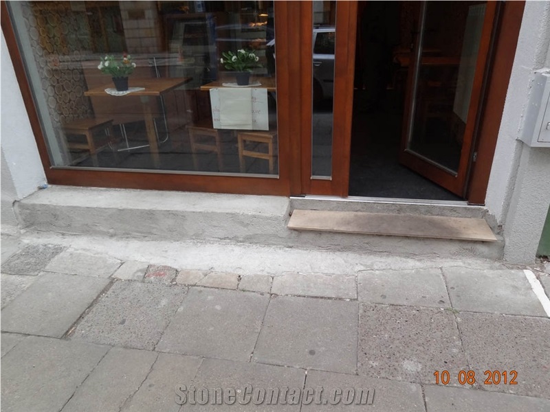 Execution Of Granite Stone Plinth Colonial Gold, Yellow Granite Window Sills, Doors