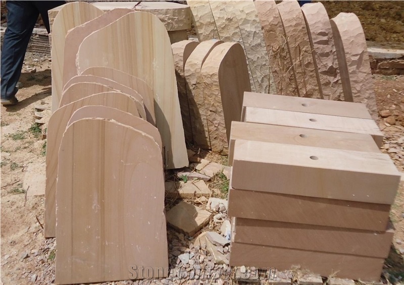 Quartzite Momument, Grave Stone, Headstone for Q