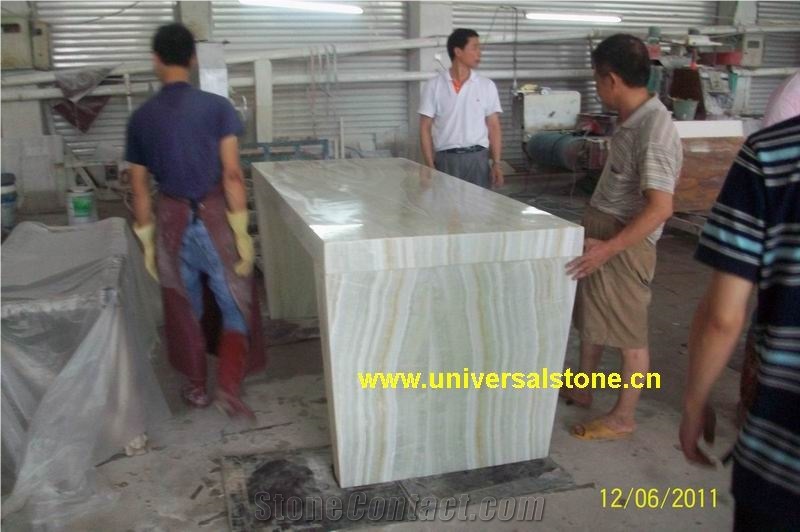 Honey Wood Vein Onyx Table