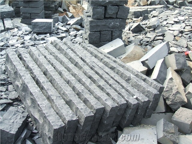 G685 Black Granite Palisade
