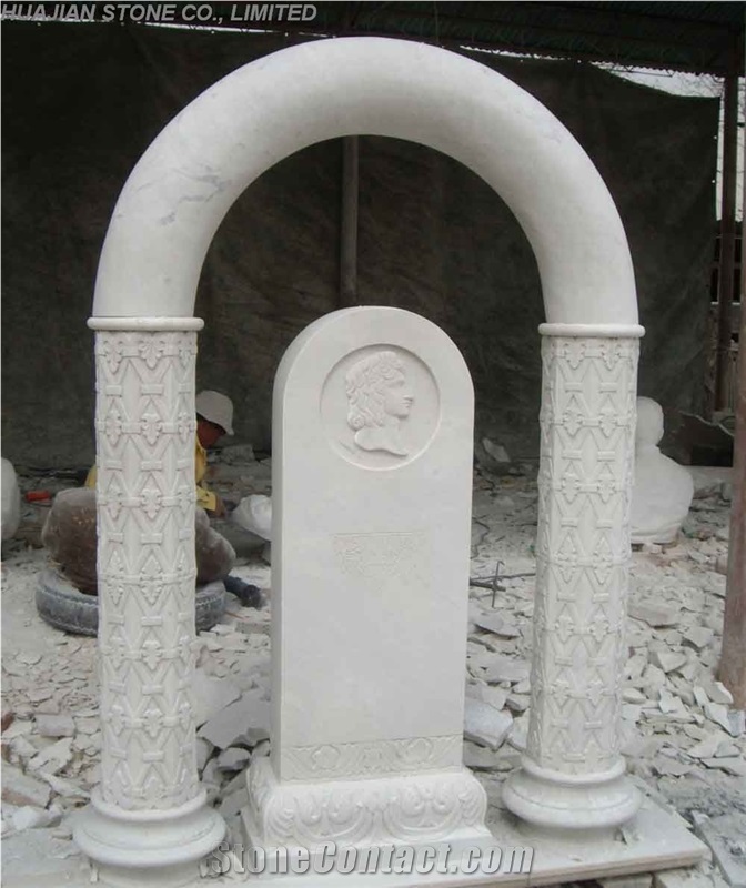 Black Granite Upright Monument with Carving Flowers