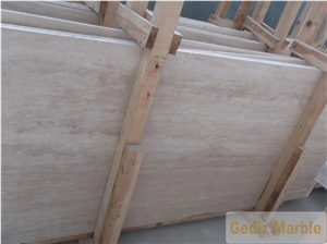 Light Cream Travertine Vein Cut Slabs