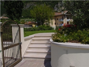 Stairs in Trani Bronzetto, Trani Bronzetto Beige Limestone Stairs