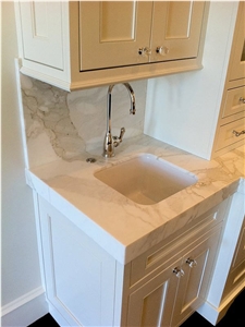 Cappucino Floor, Calacatta Macchia Oro Countertop, Cappucino Beige Marble Kitchen Design