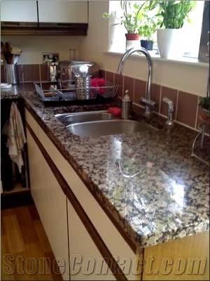 Baltic Brown Refabricated Kitchen Cabinets, Baltic Brown Granite Kitchen Design