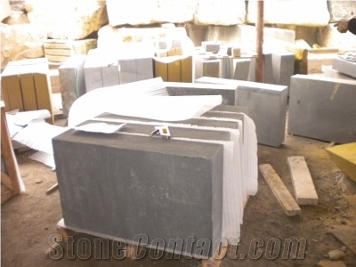 Cy-Light Black Sandstone Kerbs