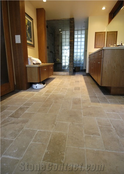 Malibu Tumbled Travertine Ashlar Pattern with Bluestone Border