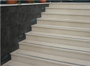 Mediterraner Muschelkalkstein Stairs