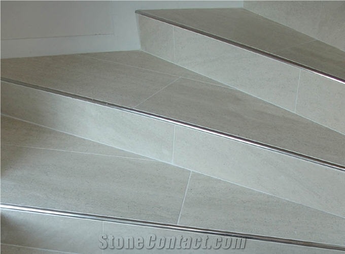 Perlato Adriatico Limestone Stairs