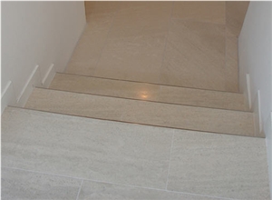 Perlato Adriatico Limestone Stairs