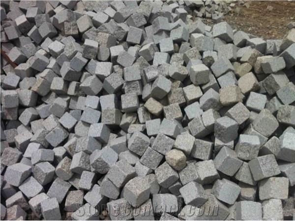 4 Side Cutted Granite Cubical Stones