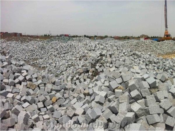 4 Side Cutted Granite Cubical Stones
