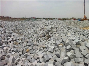 4 Side Cutted Granite Cubical Stones