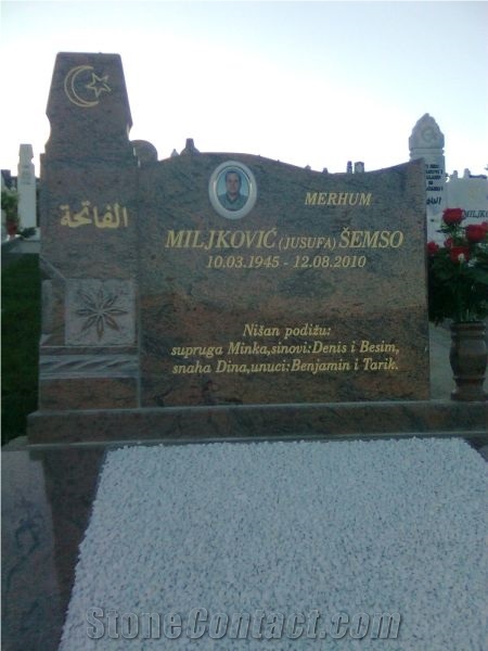 Multicolor Red Granite Carved Upright Muslim Monuments