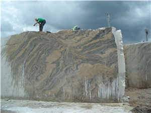 Aruba Gold Granite Blocks from Own Quarry